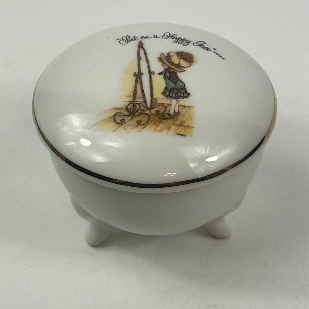 Holly Hobbie Porcelain Footed Trinket Box “Put On A Happy Face” Japan 1973 VTG - Picture 2 of 9